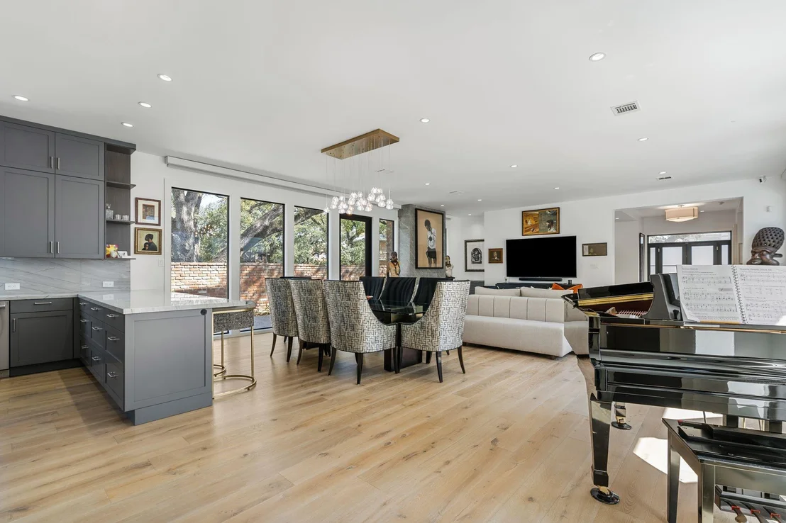 Photo of 2130 Stanmore