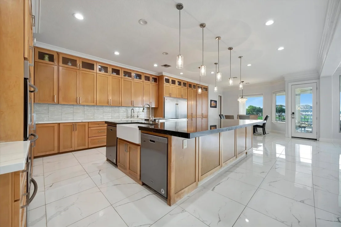 Photo of 2240 Marina Way