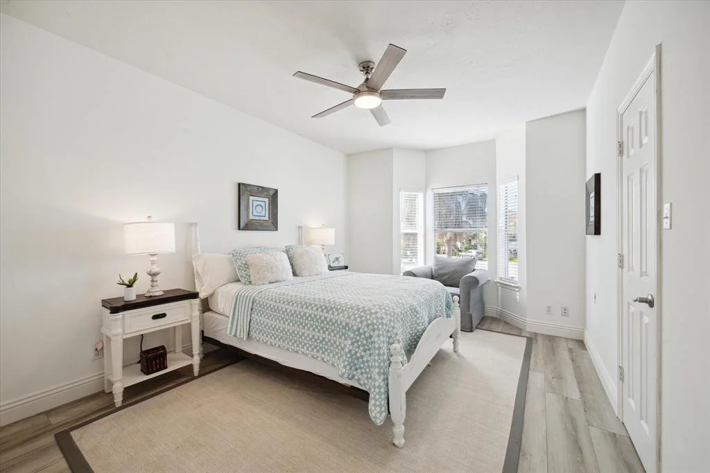 Photo of 210 Easterly