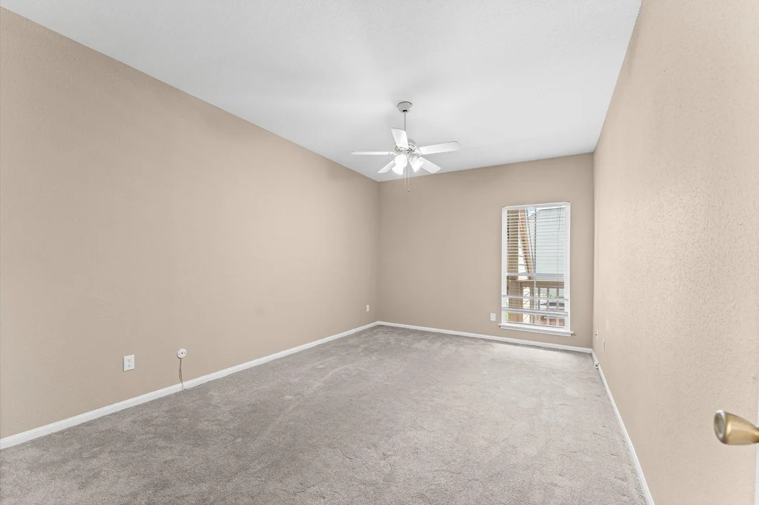 Photo of Unit 404 at 2100 Tanglewilde Street
