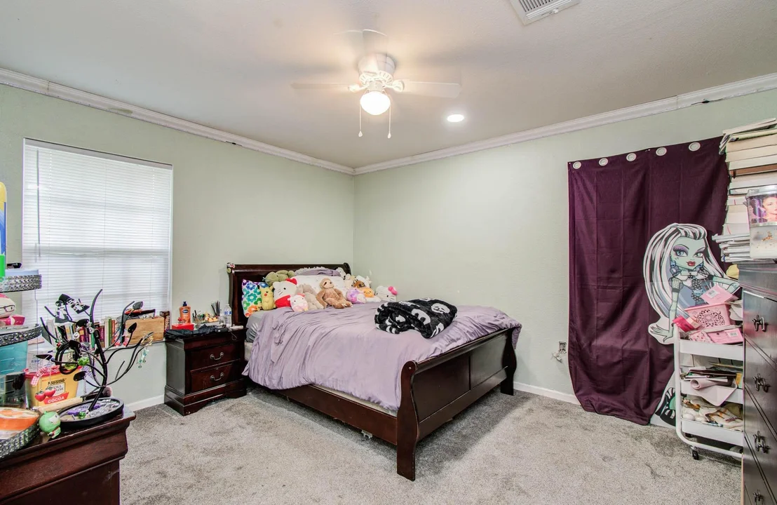 Photo of 6827 Kingsway Drive