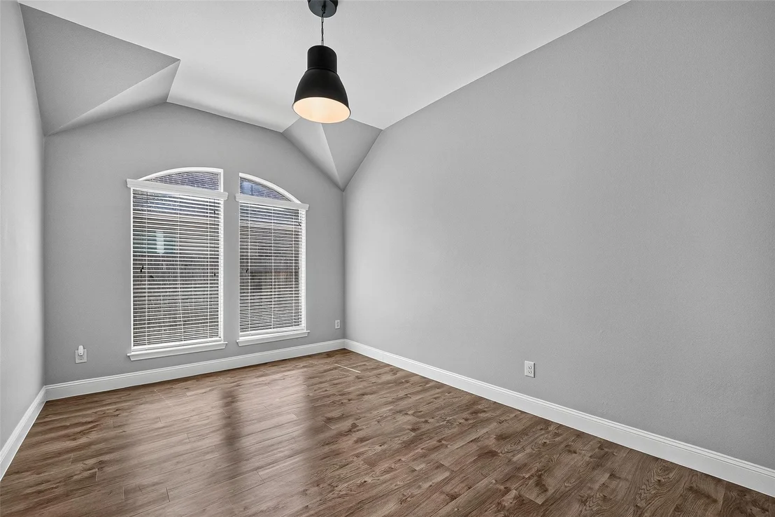 Photo of 5606 Walnut Glen Lane