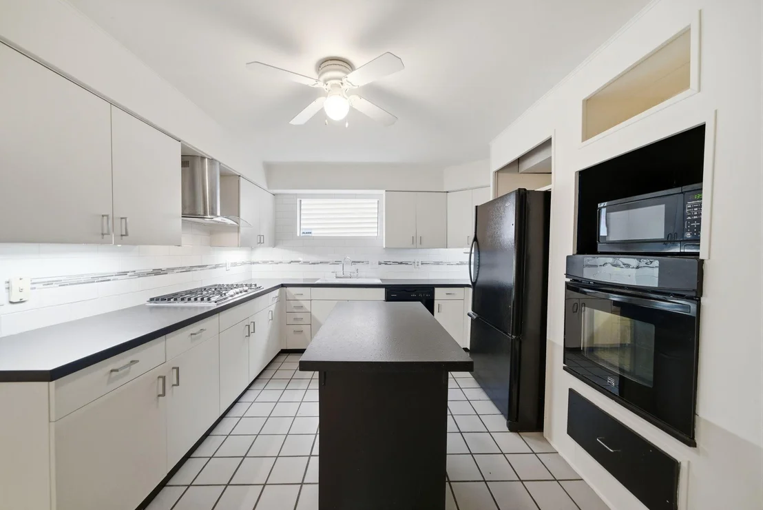 Photo of Unit A at 1107 Jackson Boulevard
