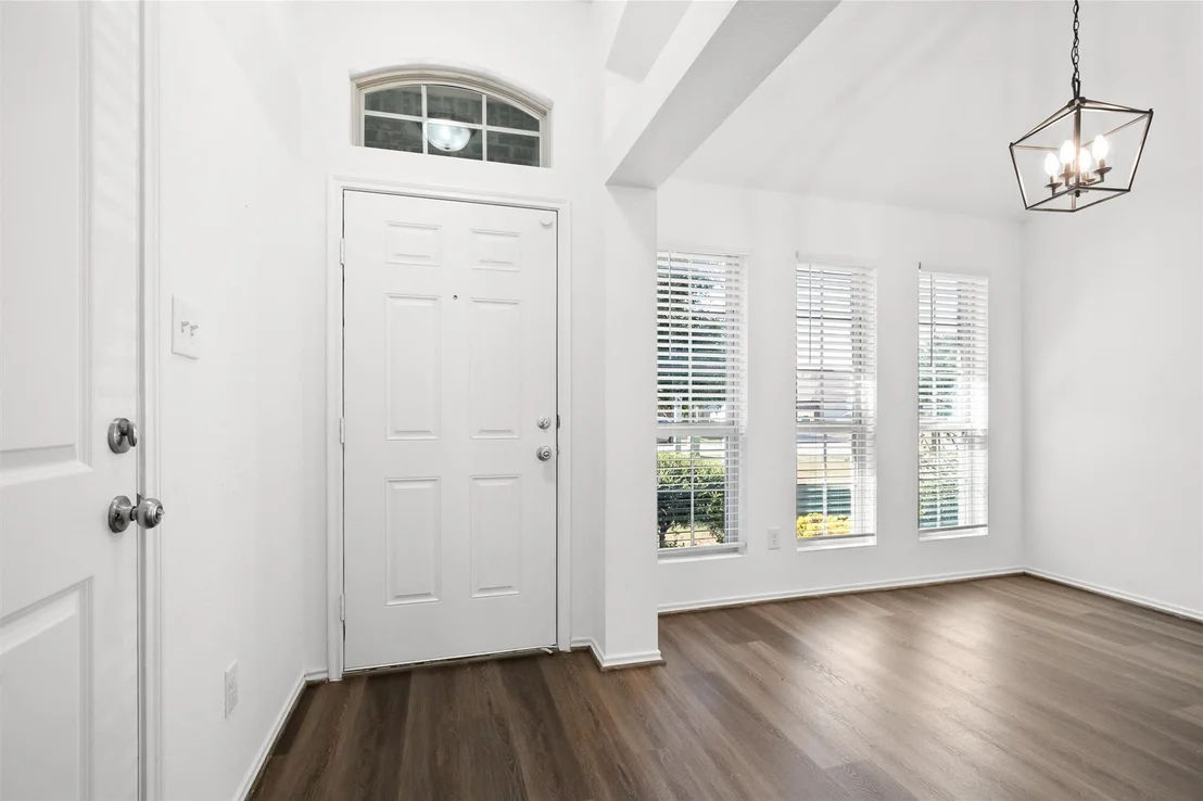 Photo of 706 Heritage Drive