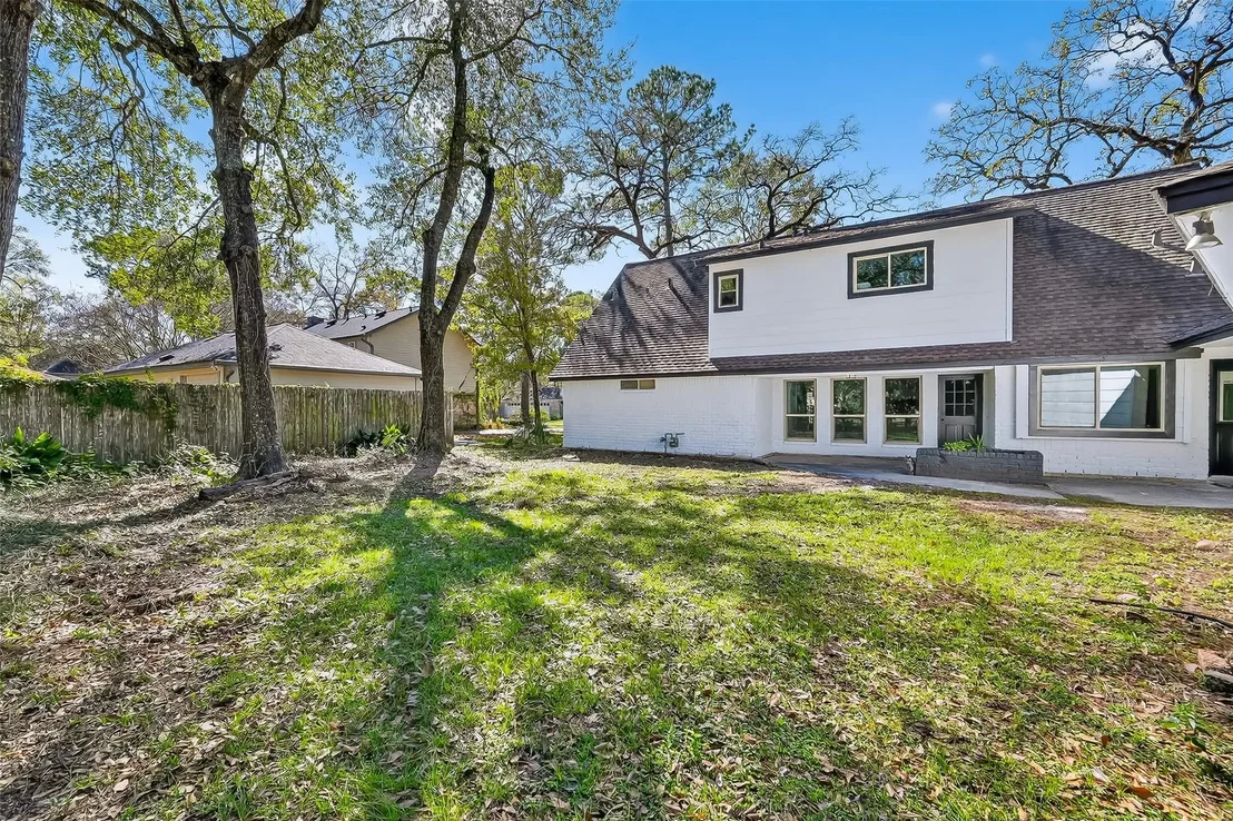 Photo of 13202 Lakecrest Drive