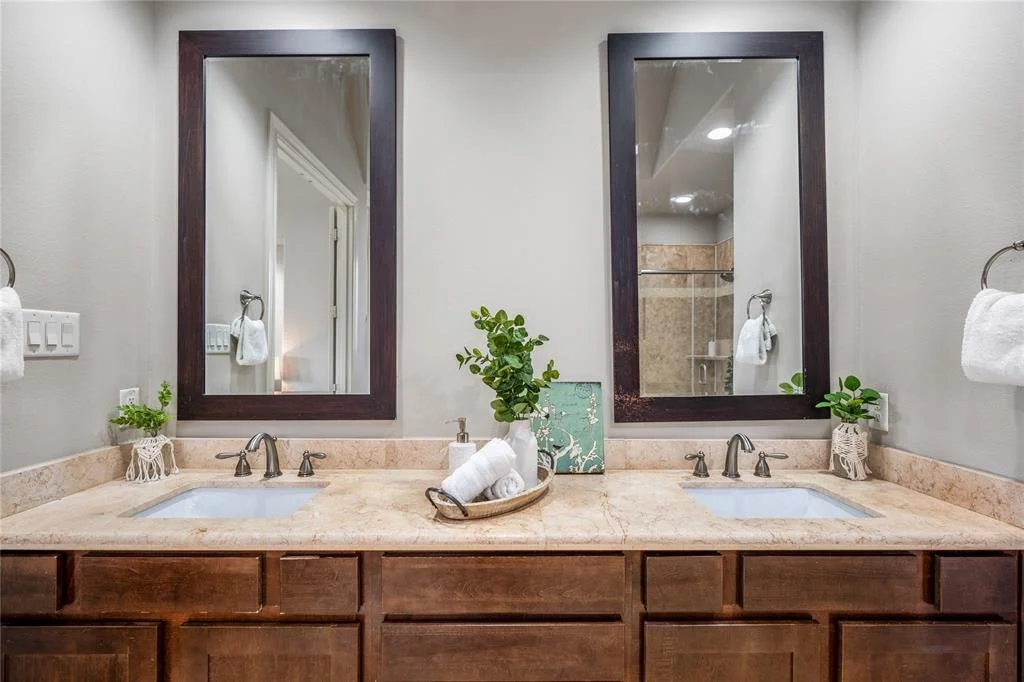 Photo of 10913 Upland Park