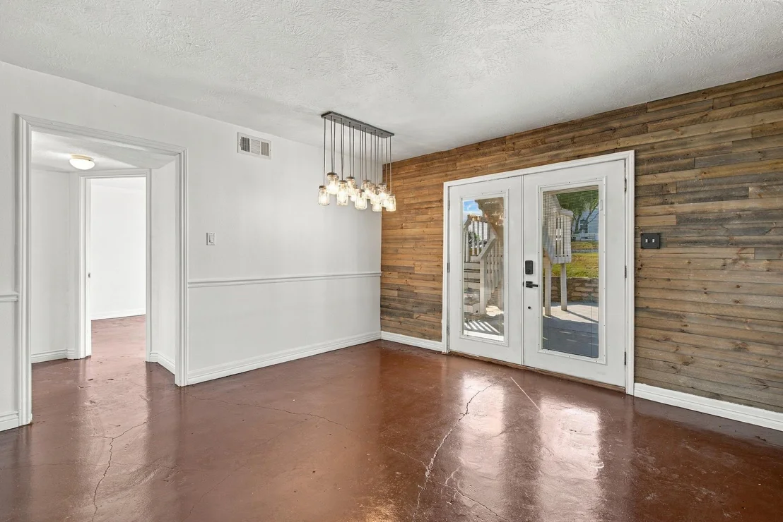 Photo of 2201 Bluebonnet Boulevard
