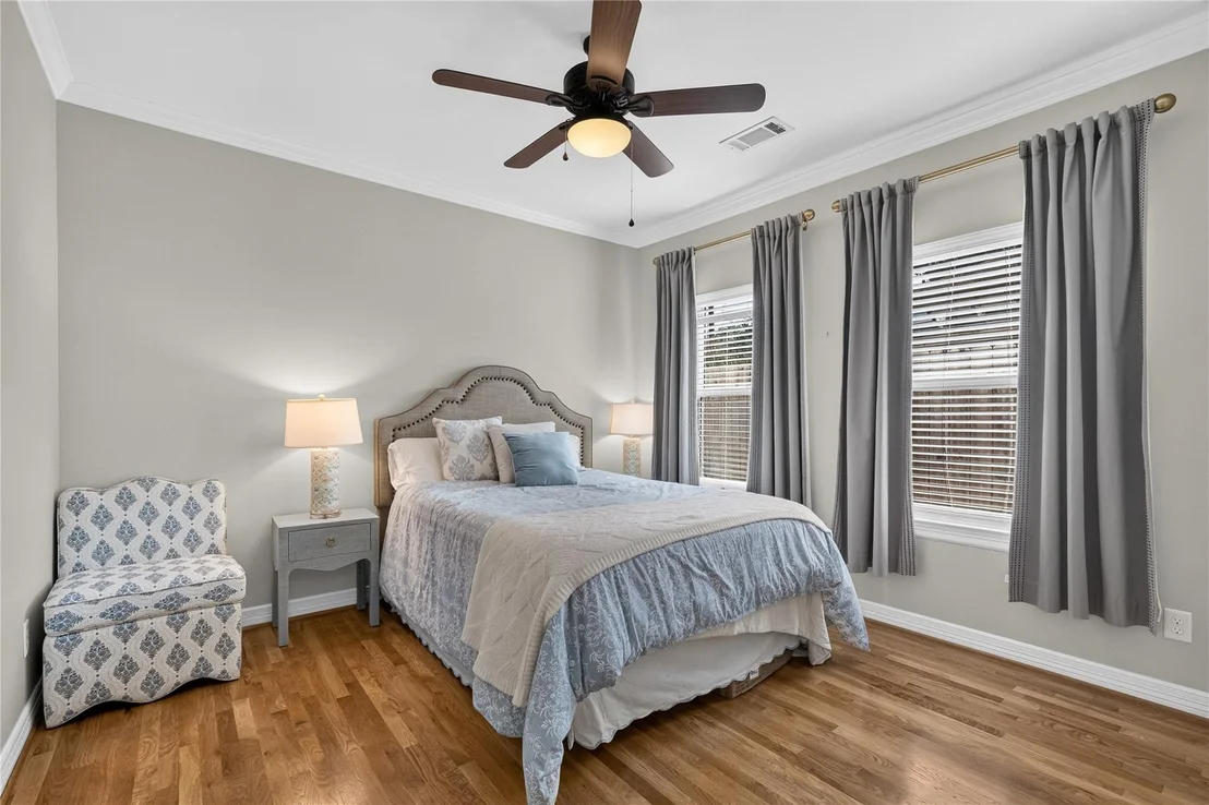 Photo of 1722 Chippendale Road
