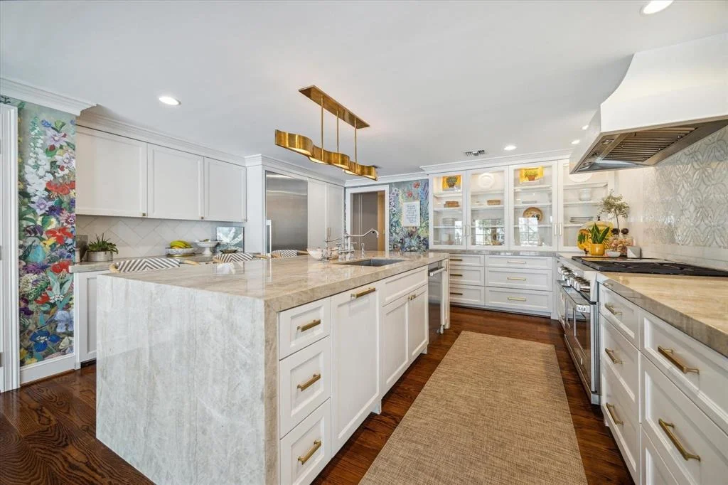 Photo of 2411 River Oaks Boulevard