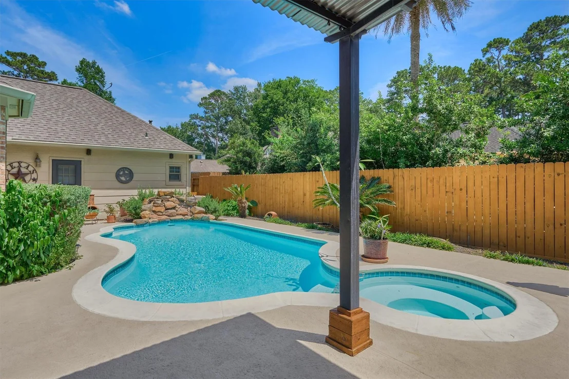 Photo of 423 Pine Edge Drive