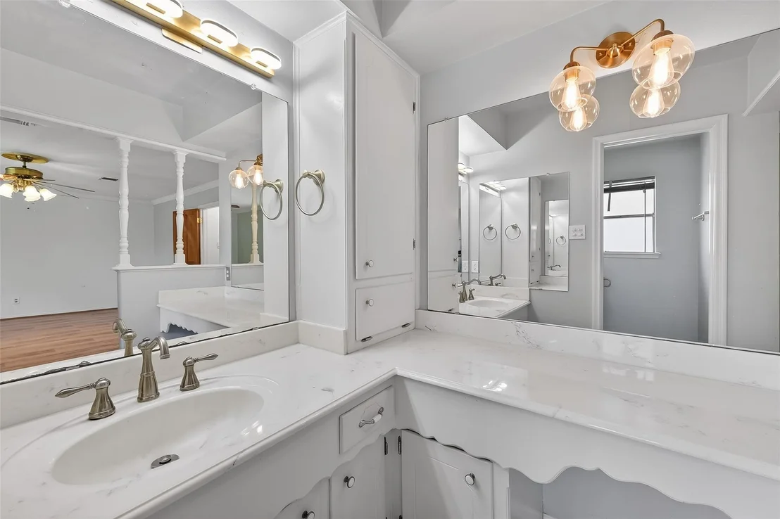 Photo of 906 Pear Tree Lane