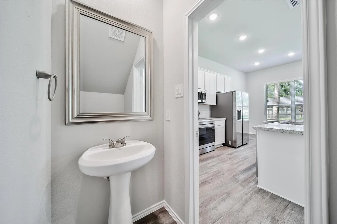 Photo of 1452 Glenoaks Drive