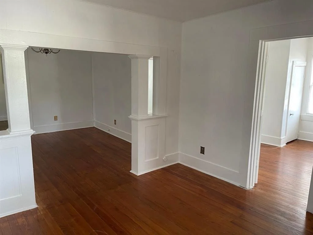 Photo of 709 N Loop