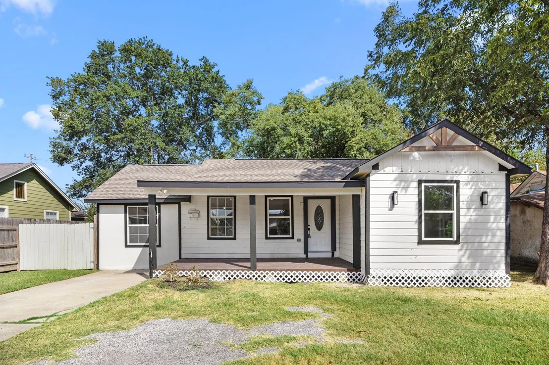 Photo of 905 Elm Avenue