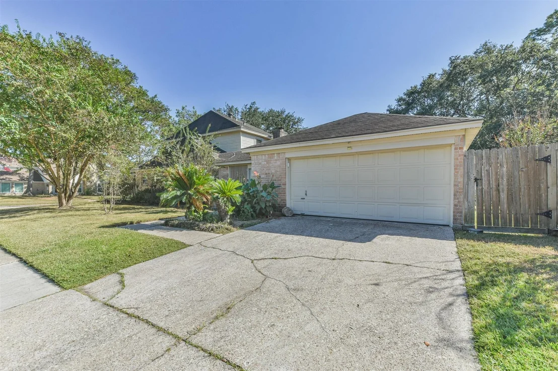 Photo of 1602 N Hollow Drive