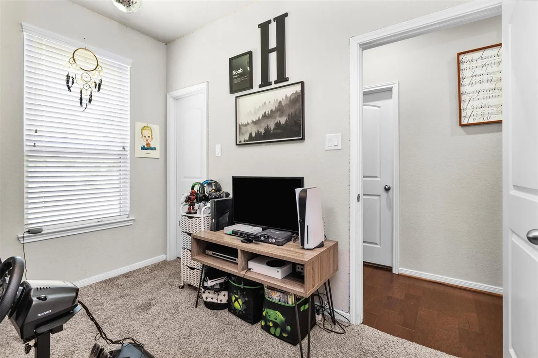 Photo of 9184 White Tail Drive