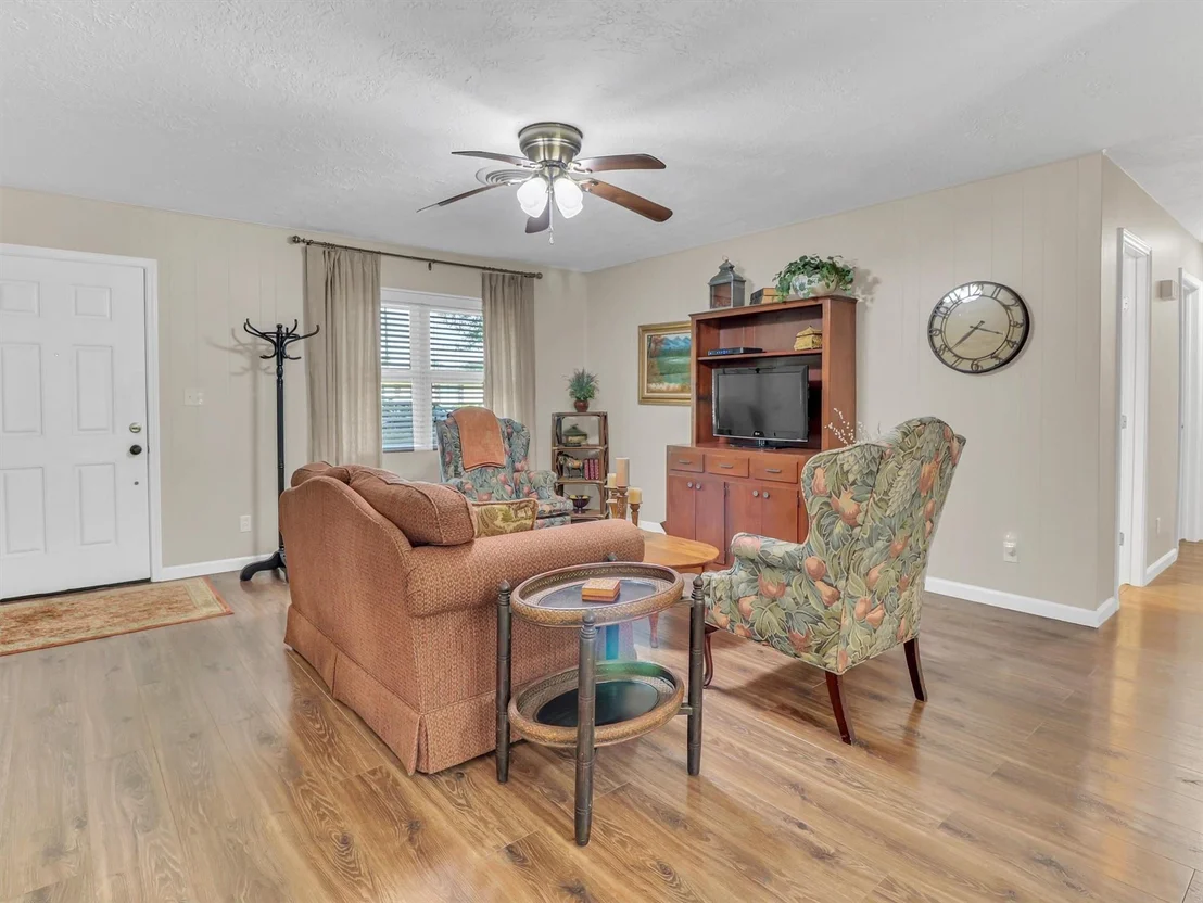 Photo of 805 Bluebonnet Lane