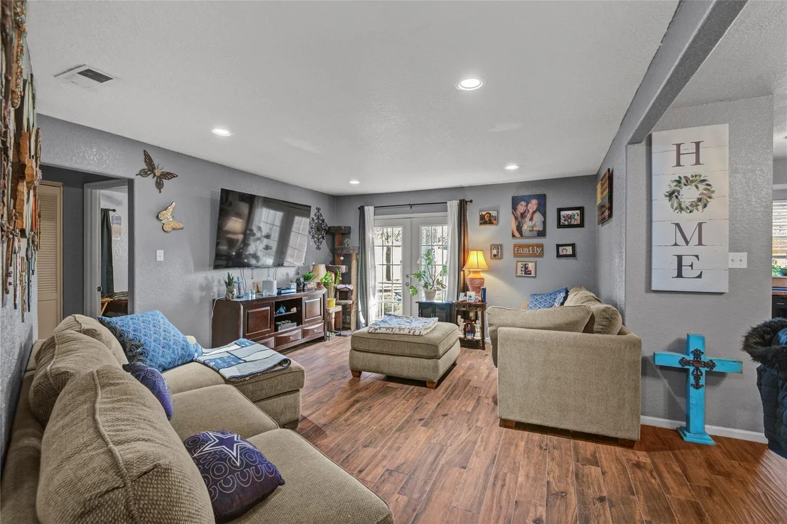 Photo of 700 N Plantation Drive