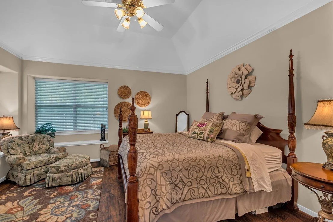 Photo of 902 Arbor Pine