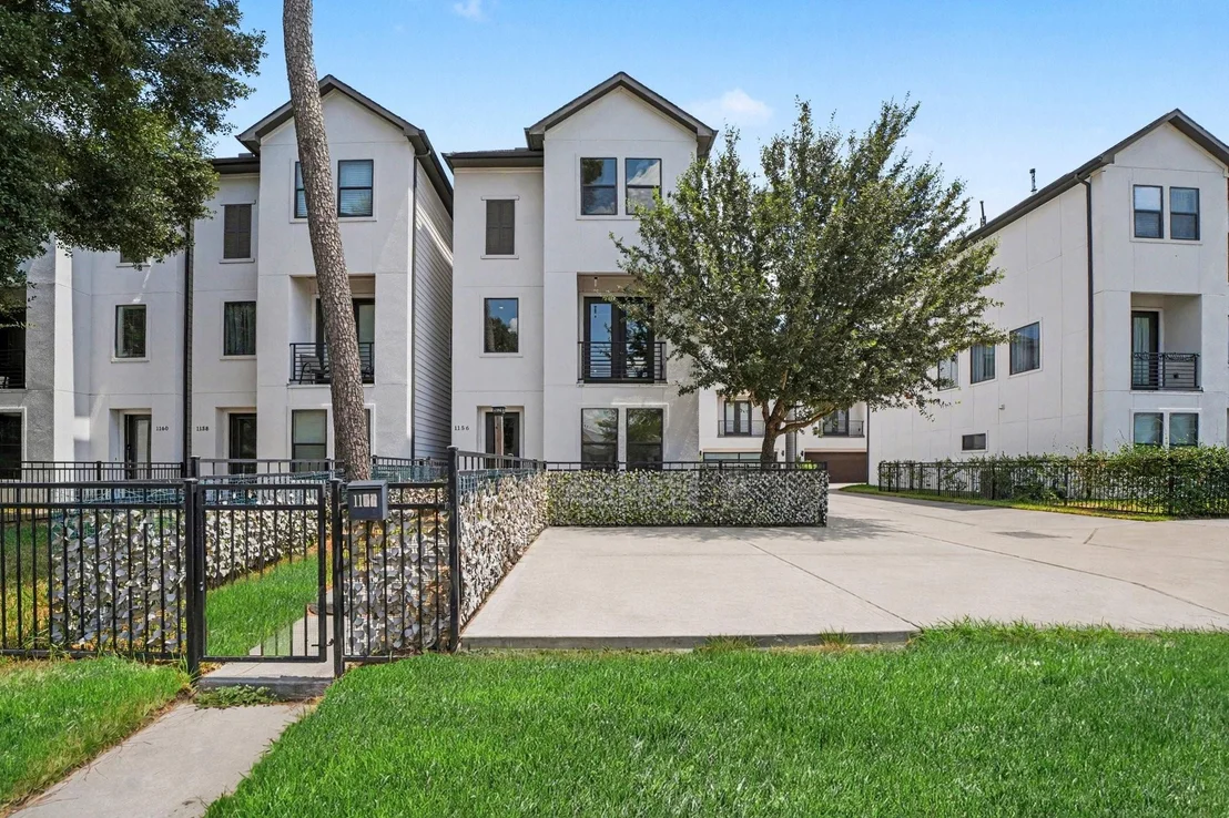 Photo of 1156 Wycliffe Drive