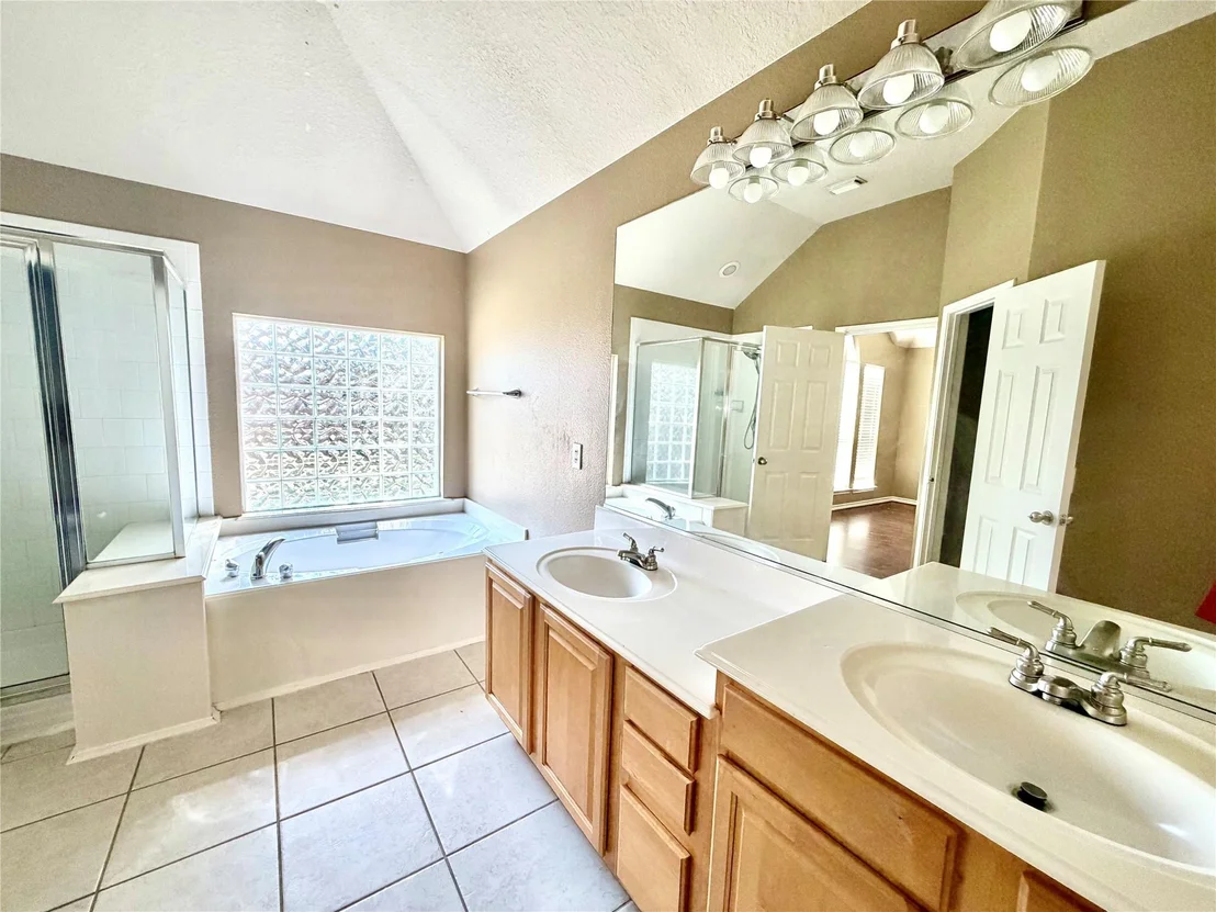 Photo of 4914 Surrey Park Circle