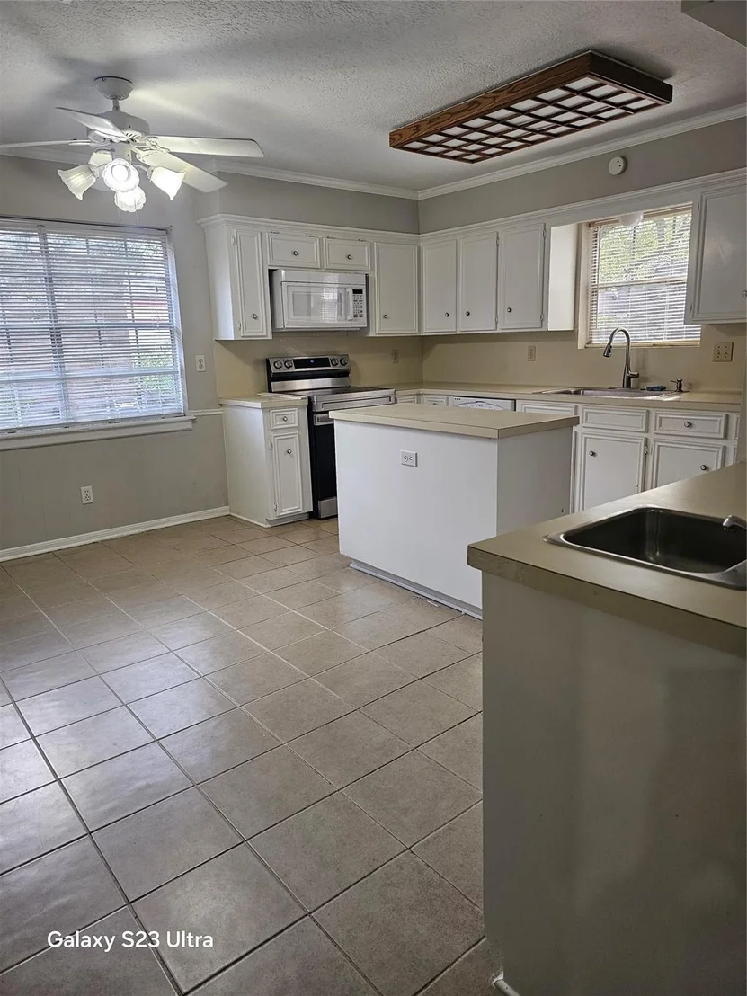 Photo of 6715 La Puente