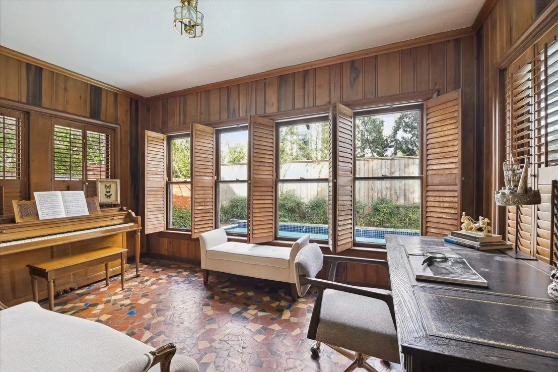 Photo of 2345 Blue Bonnet Boulevard
