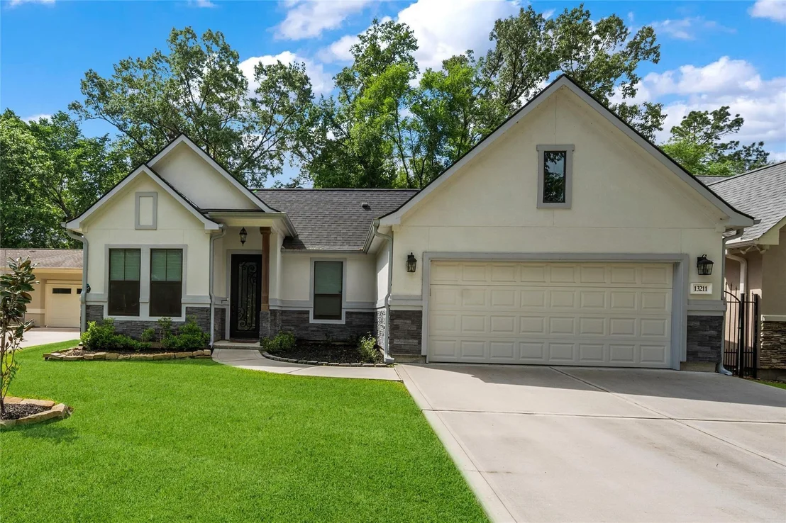 Photo of 13211 Doral Circle