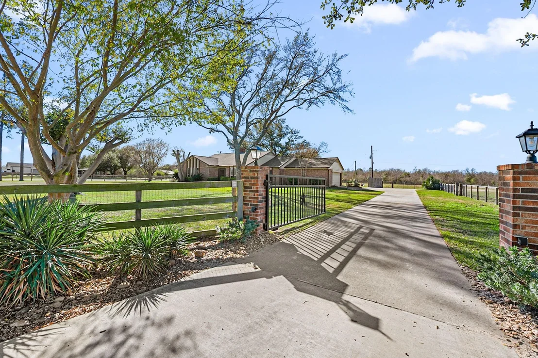 Photo of 26253 Sharp Road