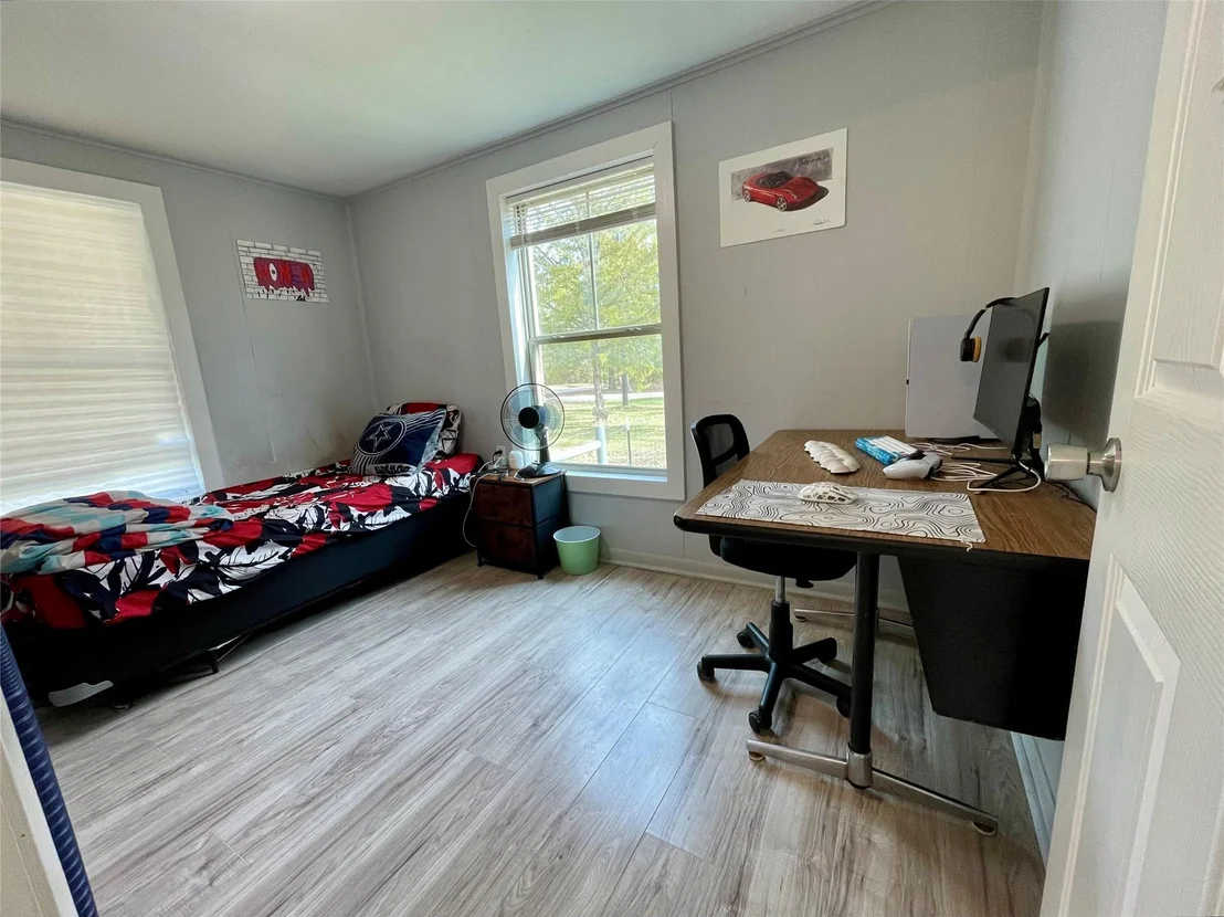 Photo of 2504 Davisville Road Road