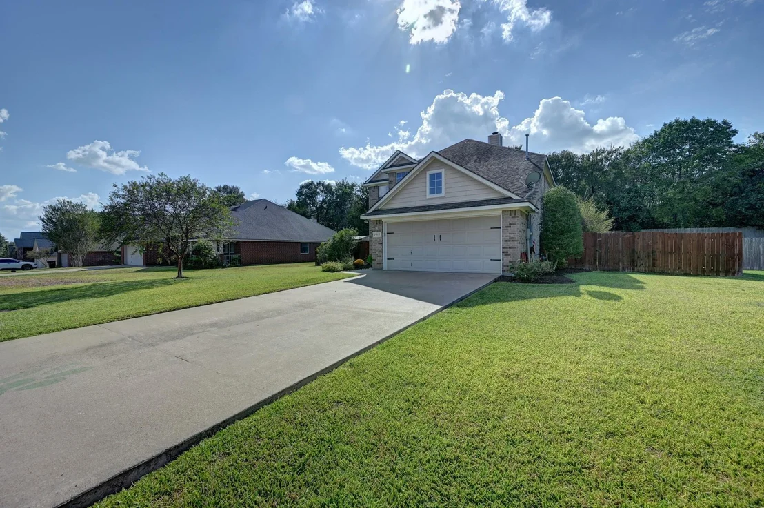 Photo of 2913 Oakwood Drive