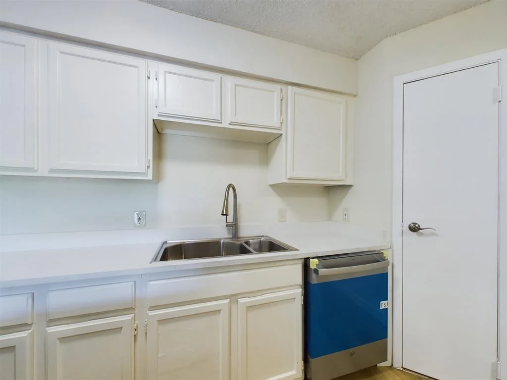 Photo of Unit 13A at 2501 Gulf Freeway
