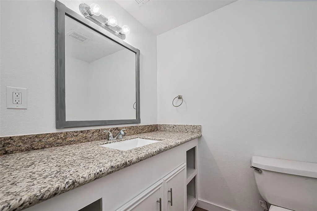 Photo of 7333 Lakehurst Drive