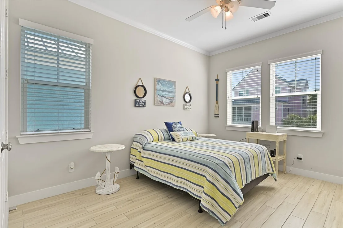 Photo of 3827 Neptune