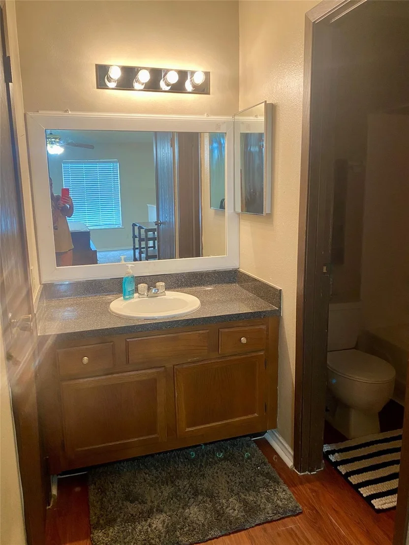Photo of Unit 256D at 2501 Gulf Freeway