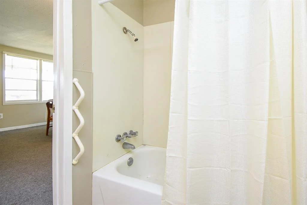 Photo of 1551 Bayview Drive