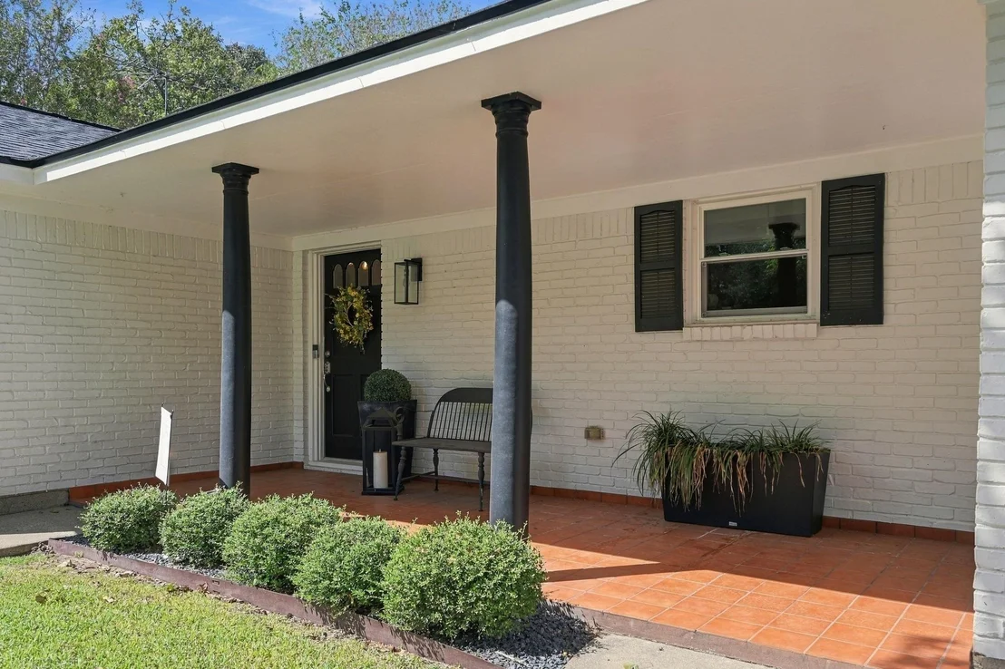 Photo of 100 N Oak Drive