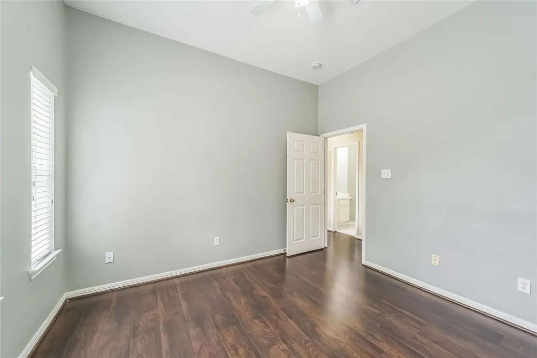 Photo of 22010 Kenlake Drive