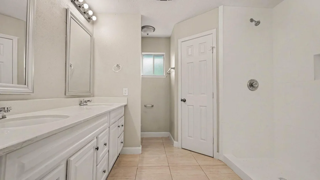 Photo of 15342 Reigate Lane