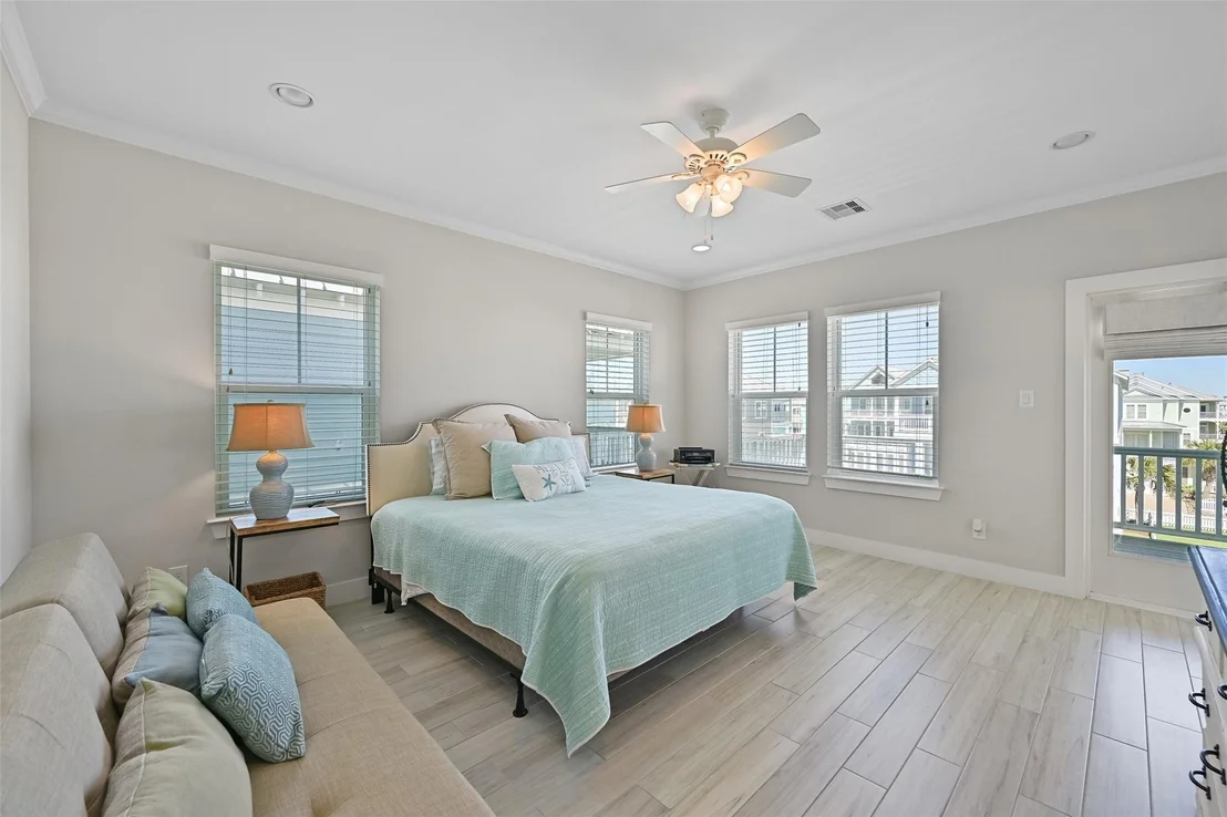 Photo of 3827 Neptune