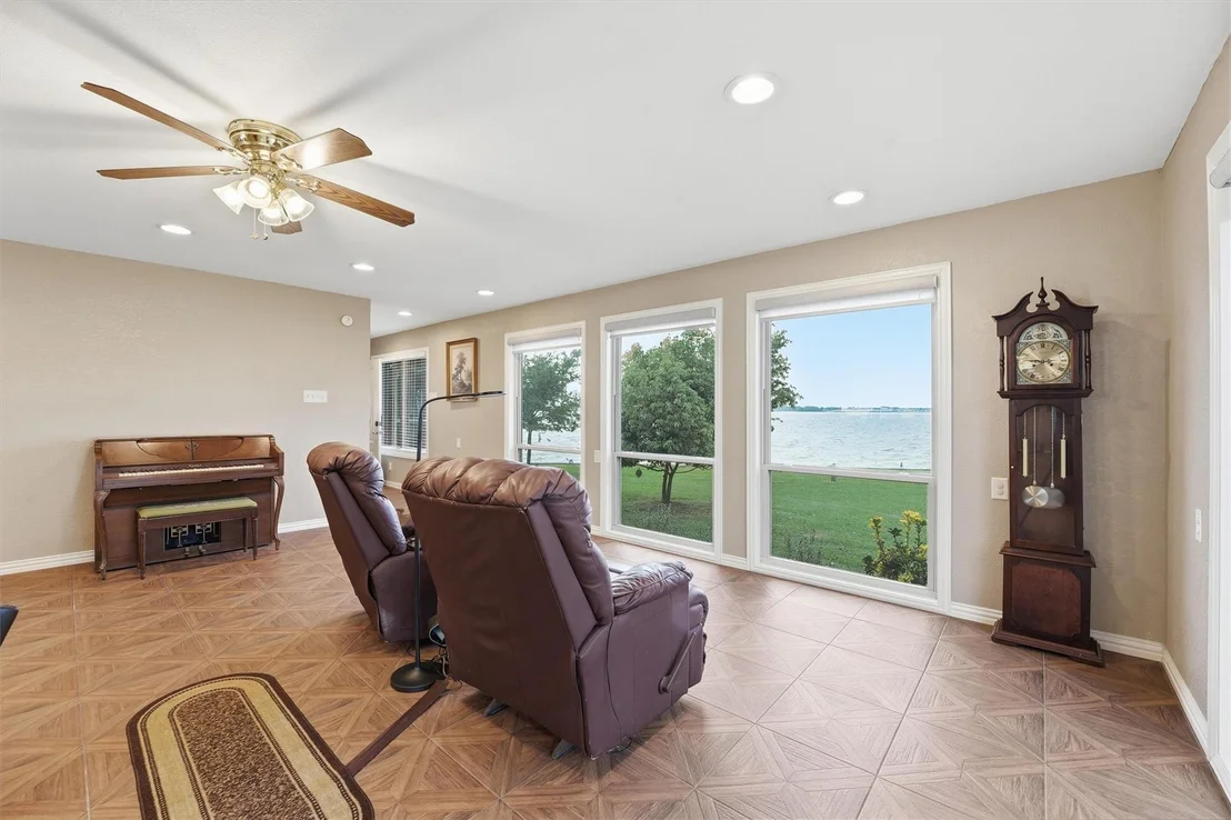 Photo of 18327 Shoreline Drive