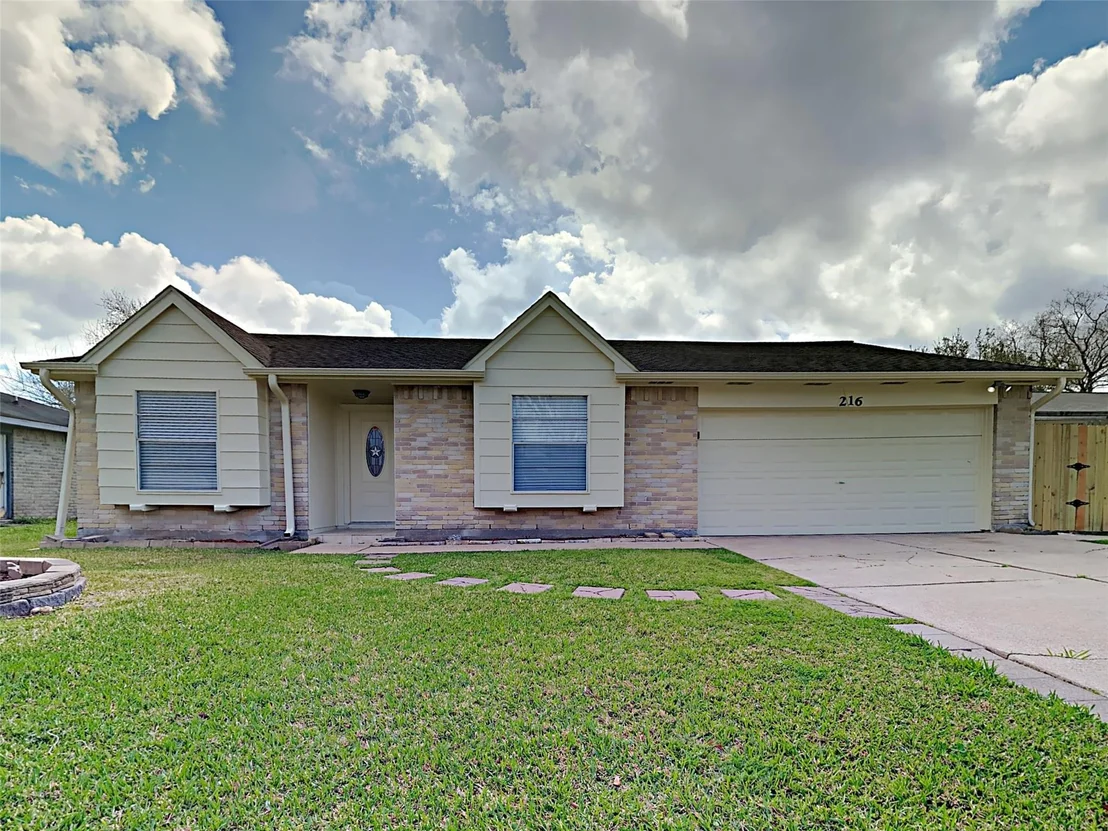 Photo of 216 Maple Leaf Drive