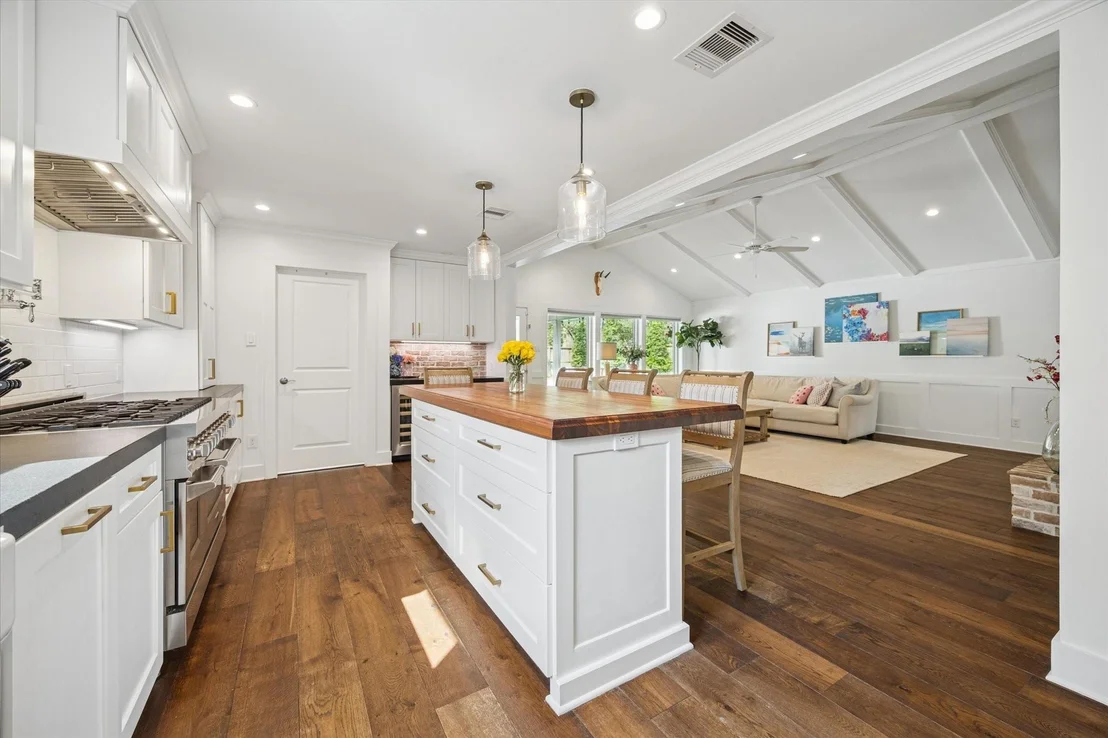 Photo of 1210 Briarbrook Drive