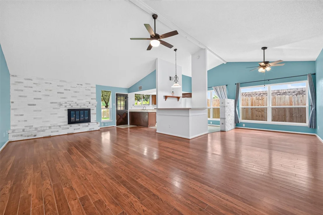 Photo of 17531 Crestline Road