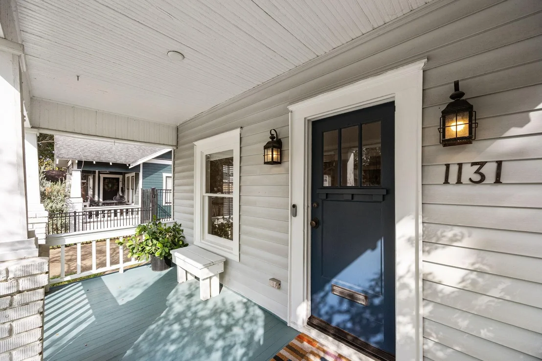 Photo of 1131 Walling Street