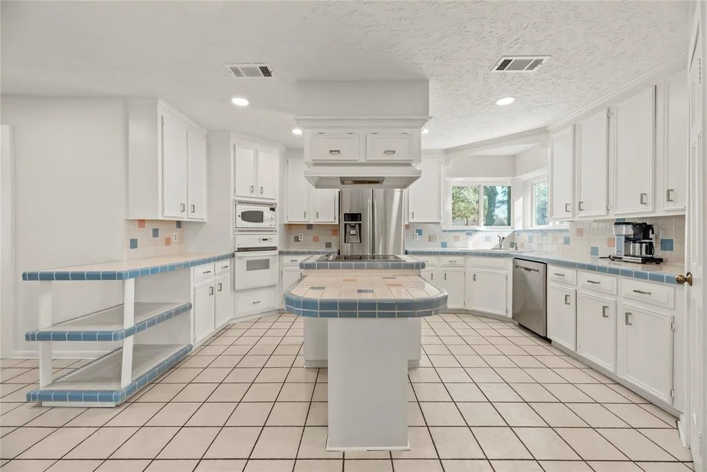 Photo of 922 Montview Drive