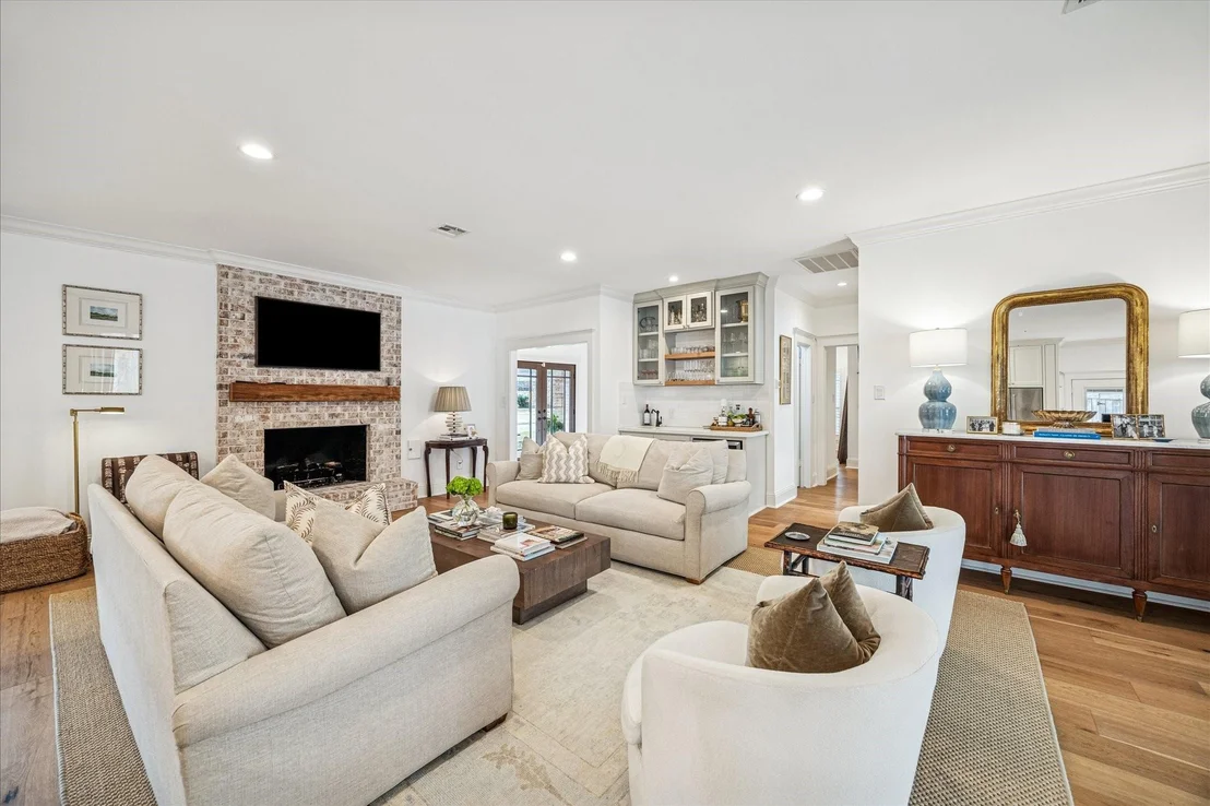 Photo of 810 Silvergate Drive