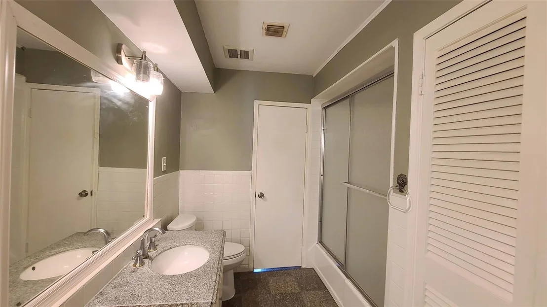 Photo of 902 Ashford Parkway