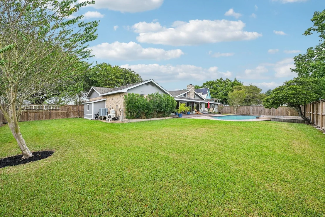 Photo of 2535 Cliff Drive