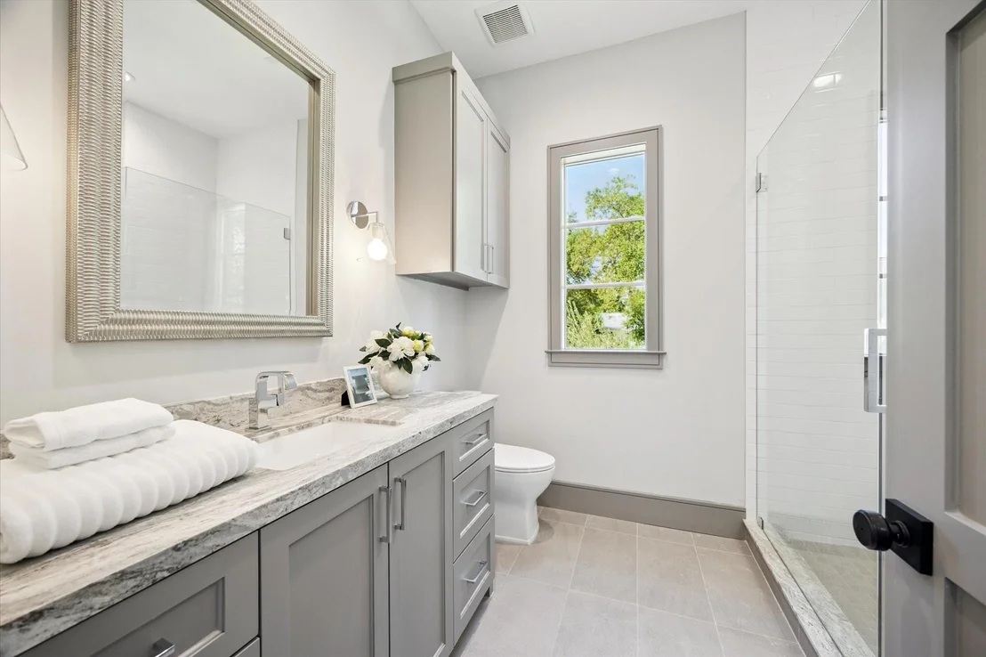 Photo of 526 Stoneleigh Drive